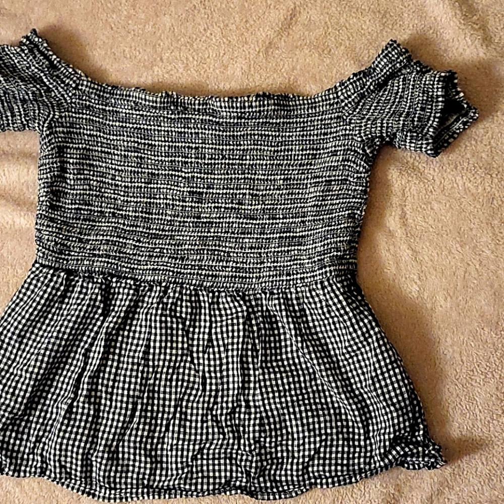 Black and white Plaid of the shoulder shirt